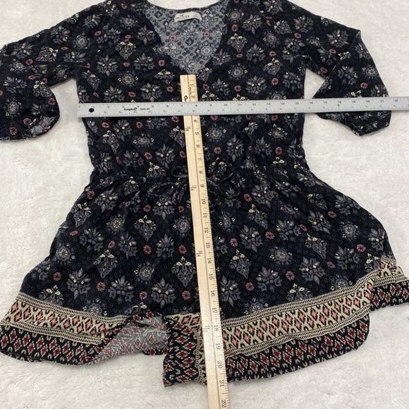 💜 Juniors Hollister Short Romper Jumpsuit Black Background w/ floral print L - Picture 4 of 8